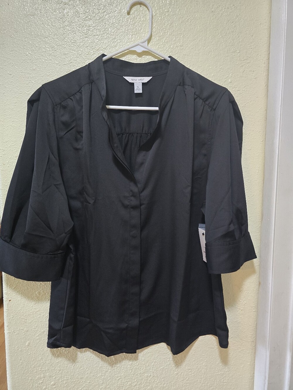 Nine West Black Short Sleeve V-Neck Blouse